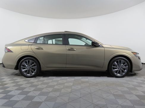 New 2026 Nissan Sentra SL w/ Floor Mat Package image 2
