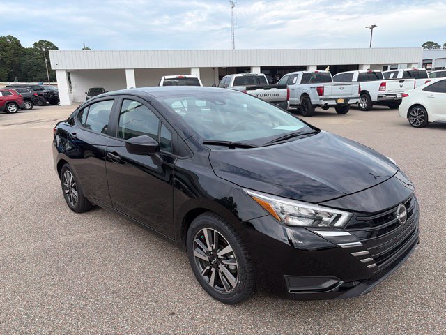 Used 2025 Nissan Versa SV FWD image 2