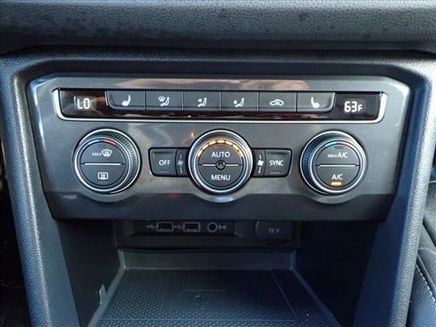 Used 2020 Volkswagen Tiguan SE image 18