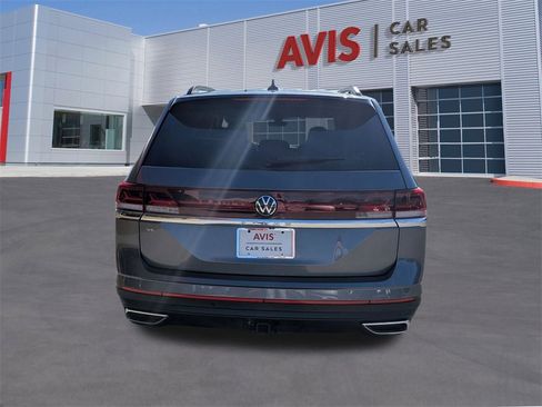 Used 2025 Volkswagen Atlas SE image 7