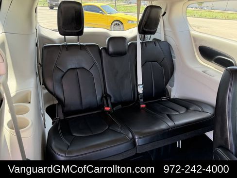 Used 2024 Chrysler Pacifica Touring-L FWD image 32