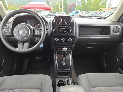Used 2013 Jeep Patriot Sport FWD image 18