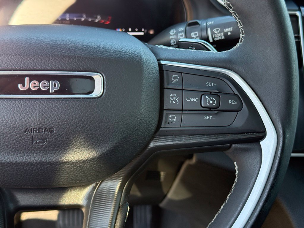 Used 2023 Jeep Grand Cherokee Altitude AWD/4WD image 16