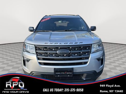 Used 2019 Ford Explorer XLT w/ Equipment Group 202A AWD/4WD image 8