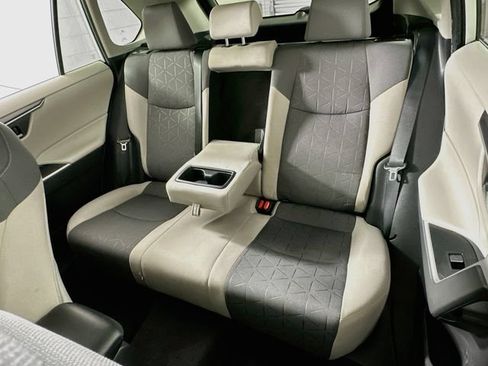 Used 2022 Toyota RAV4 XLE w/ Convenience Package FWD image 11