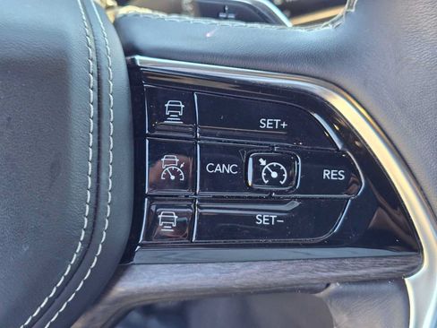 Used 2022 Jeep Grand Cherokee Overland w/ Luxury Tech Group IV AWD/4WD image 33