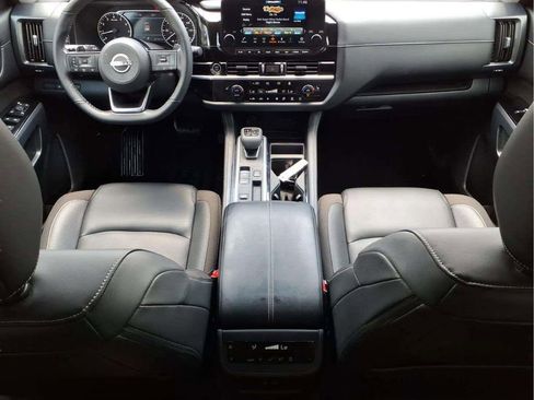 Used 2023 Nissan Pathfinder SL w/ Black Appearance Package FWD image 11