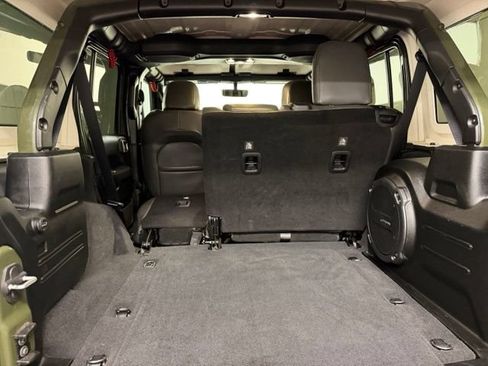 Used 2021 Jeep Wrangler Unlimited Sahara w/ Uconnect 4C Nav & Sound Group AWD/4WD image 32