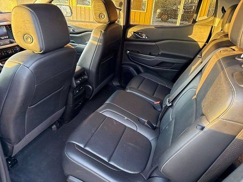 Used 2023 GMC Acadia SLT image 12