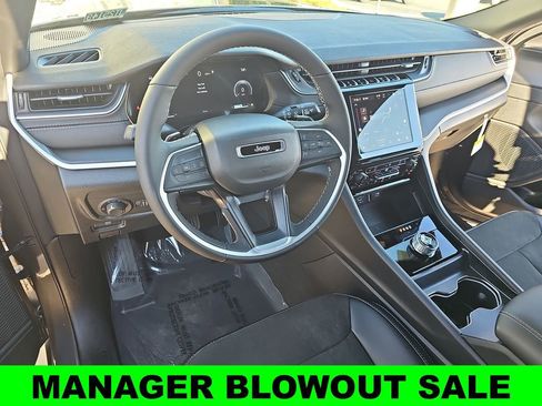 New 2025 Jeep Grand Cherokee Altitude AWD/4WD image 16