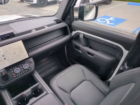 New 2026 Land Rover Defender 110 X-Dynamic SE AWD/4WD image 28