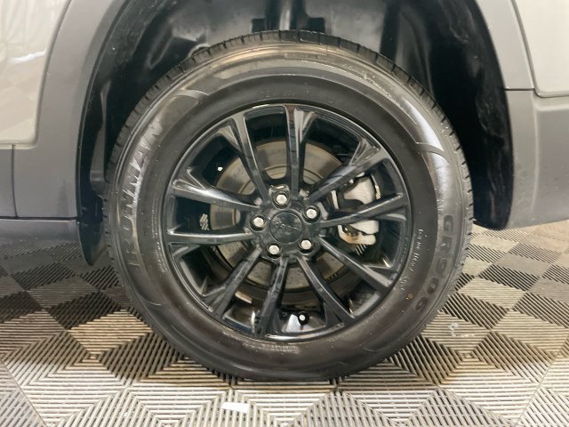 Used 2023 Jeep Cherokee Altitude Lux AWD/4WD image 35