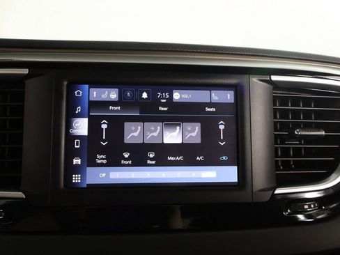 Used 2023 Chrysler Voyager LX image 42