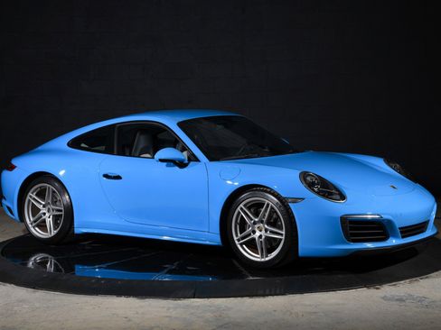 Used 2018 Porsche 911 Carrera 4 AWD/4WD image 2