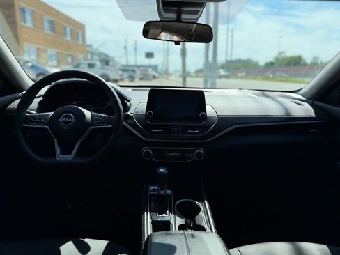 Used 2023 Nissan Altima 2.5 SV FWD image 23