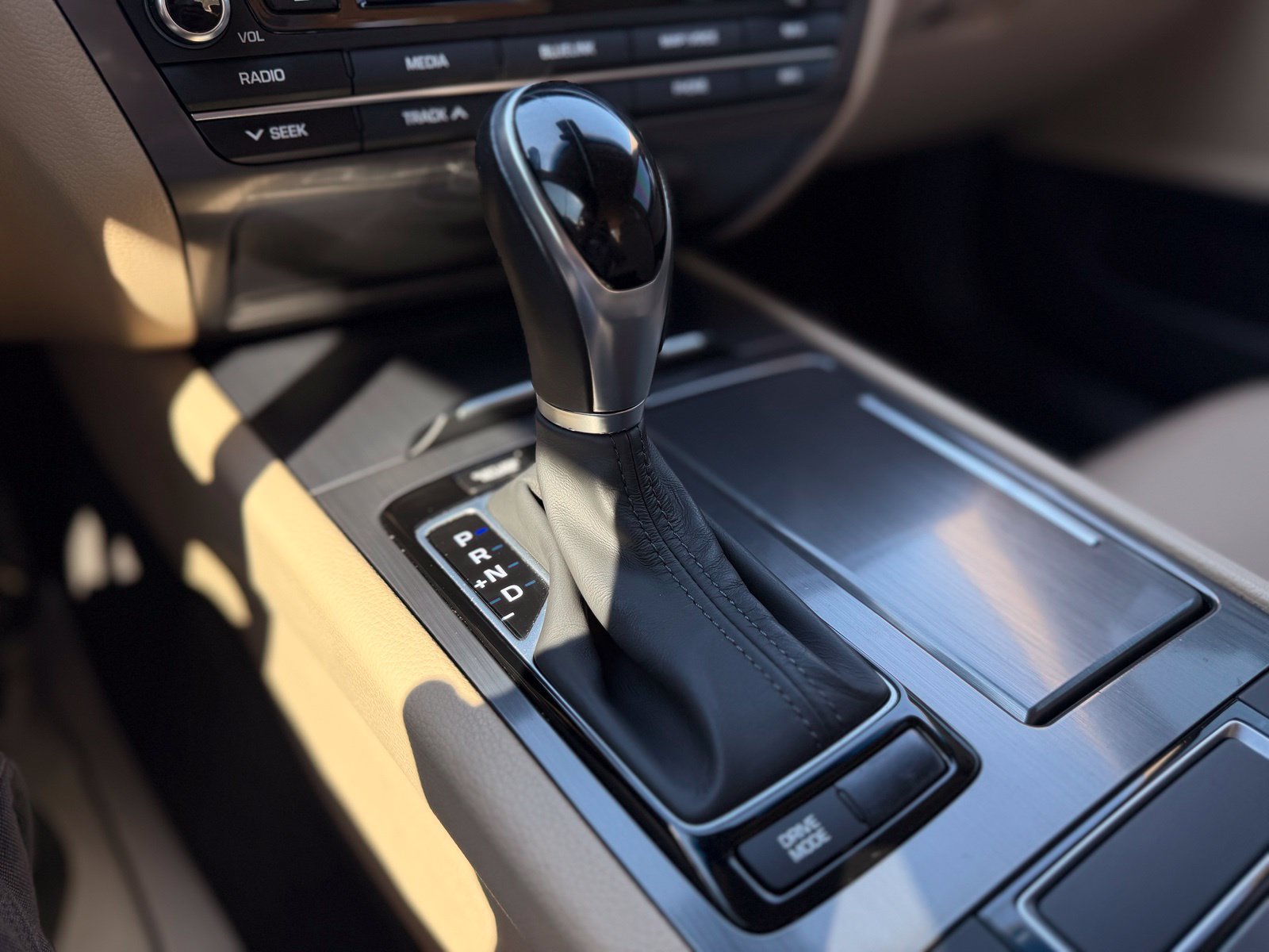 Used 2018 Genesis G80 3.8 RWD image 25