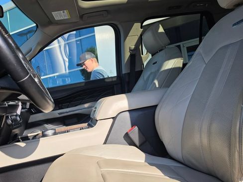 Used 2019 Ford Expedition Platinum RWD image 9