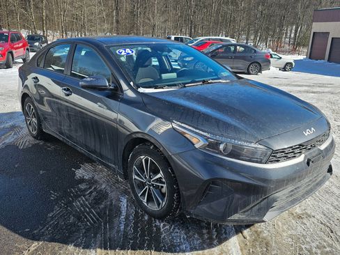 Used 2024 Kia Forte LXS image 5