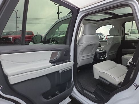 Used 2025 Ford Expedition Platinum w/ Platinum Ultimate Package AWD/4WD image 12