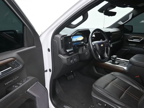 Used 2023 Chevrolet Silverado 1500 High Country w/ Technology Package RWD image 10