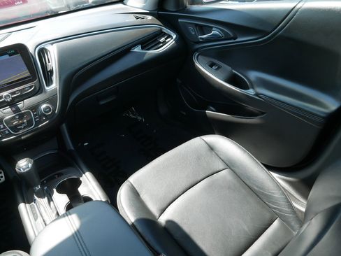 Used 2017 Chevrolet Malibu LT w/ Leather Package FWD image 11
