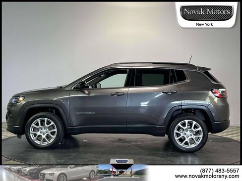 Used 2023 Jeep Compass Latitude AWD/4WD image 5