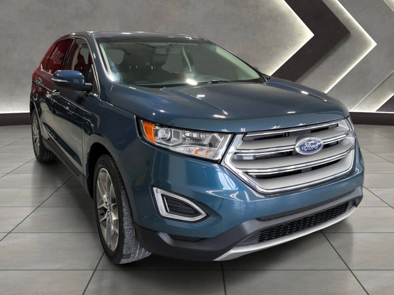 Used 2016 Ford Edge Titanium w/ Technology Package AWD/4WD image 1