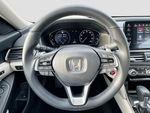 Used 2018 Honda Accord Touring image 12