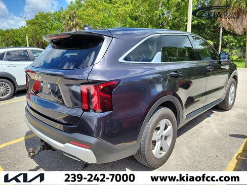 Used 2025 Kia Sorento LX FWD image 10