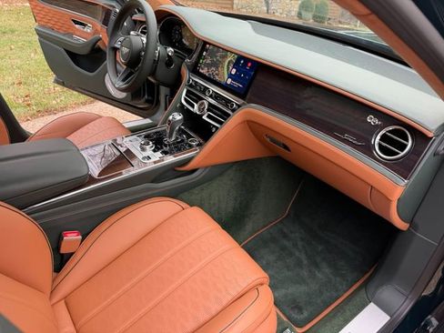 Used 2025 Bentley Flying Spur Plug-In Hybrid image 21