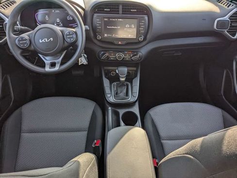 Used 2025 Kia Soul LX w/ LX Technology Package FWD image 14
