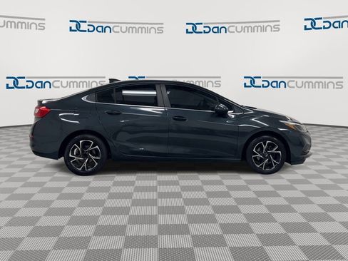 Used 2018 Chevrolet Cruze LT FWD image 9