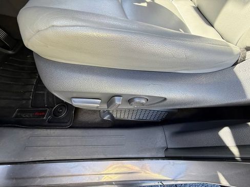 Used 2021 Toyota Sienna XLE FWD image 25