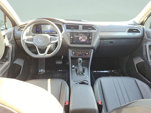 Used 2022 Volkswagen Tiguan SE image 14