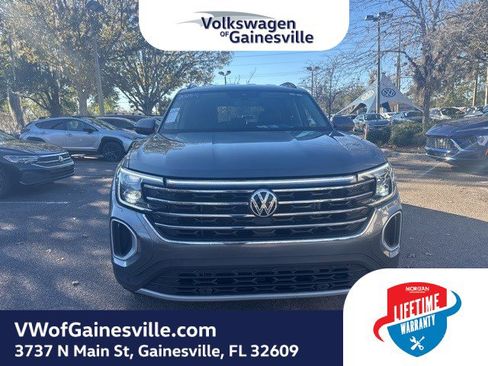 Certified 2025 Volkswagen Atlas SE image 2