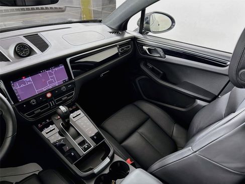 Certified 2026 Porsche Macan Turbo AWD/4WD image 30