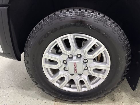 Used 2024 GMC Sierra 3500 SLE w/ SLE Value Package AWD/4WD image 12