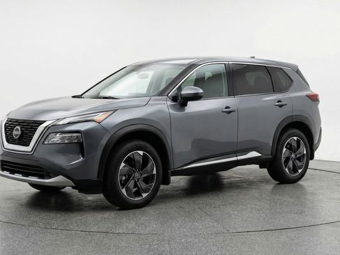 Used 2025 Nissan Rogue SV image 3