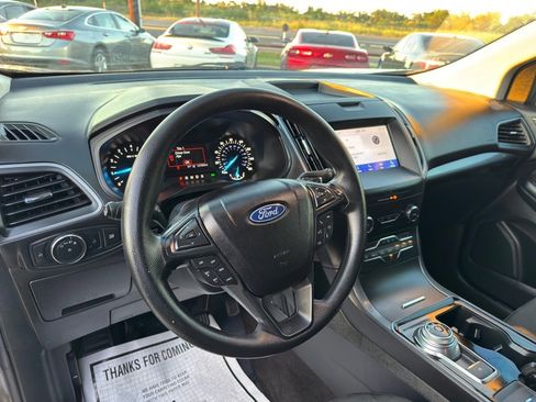Used 2020 Ford Edge SE image 25