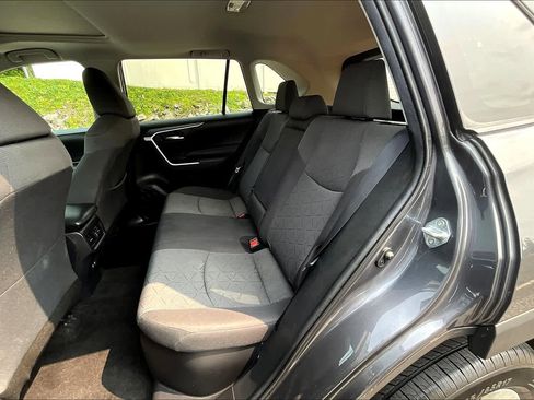 Used 2021 Toyota RAV4 XLE w/ Convenience Package image 15