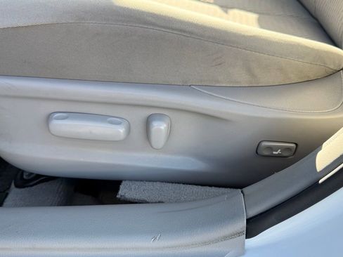 Used 2010 Toyota Camry image 26