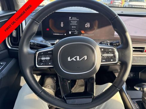 Used 2025 Kia Sorento S FWD image 12