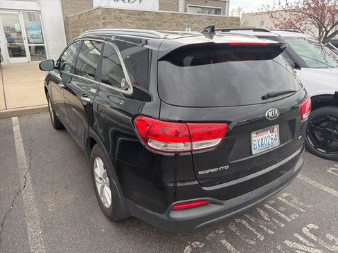 Used 2018 Kia Sorento LX image 4