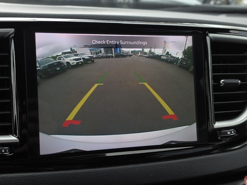 Used 2023 Chrysler Pacifica Touring-L FWD image 27