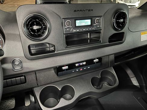 Used 2025 Mercedes-Benz Sprinter 2500 image 28
