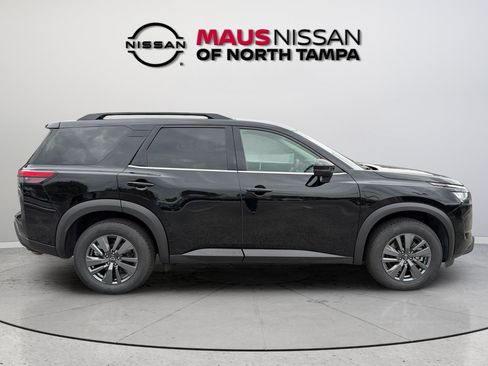 Certified 2024 Nissan Pathfinder SV FWD image 9