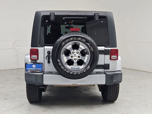 Used 2018 Jeep Wrangler Unlimited Sahara AWD/4WD image 5