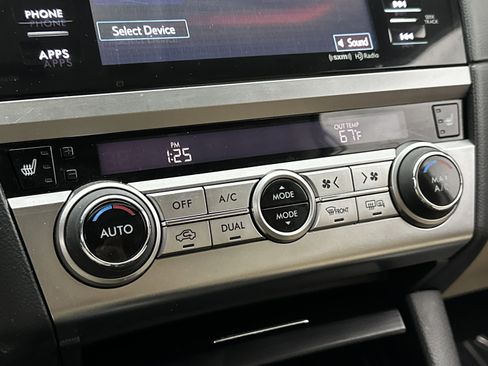 Used 2017 Subaru Outback 2.5i Premium image 16