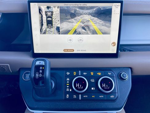 Used 2025 Land Rover Defender 110 X-Dynamic SE image 28