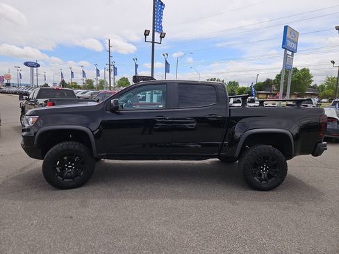 Used 2022 Chevrolet Colorado ZR2 w/ ZR2 Midnight Special Edition AWD/4WD image 2